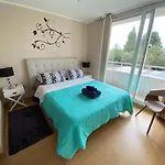 Edificio Trizano Depto 2 Ambientes Con Balcon Y Estacionamiento